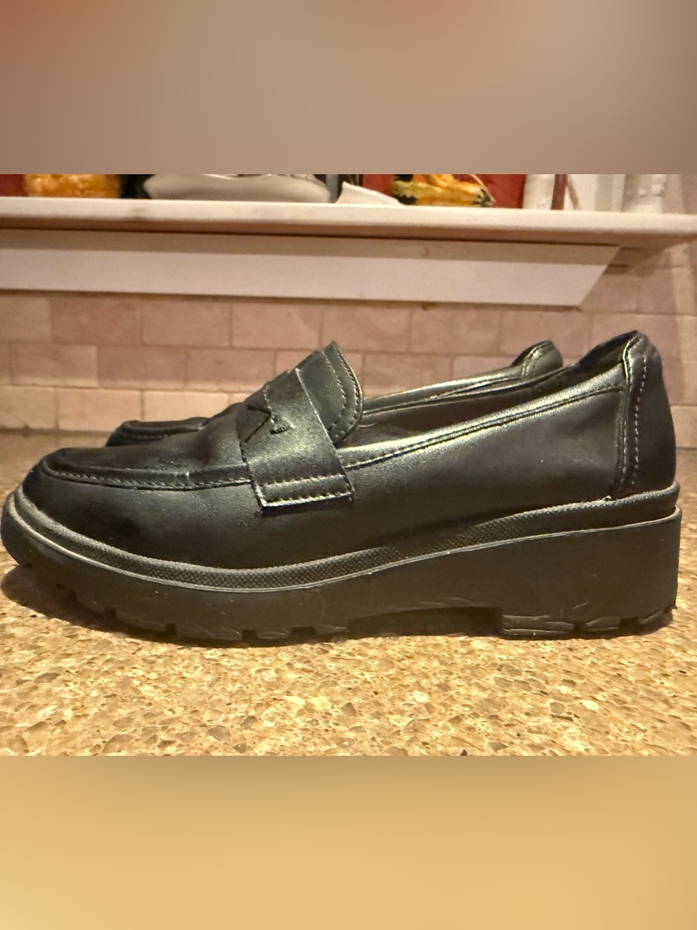 Clarks Calla Ease Black Leather Lug Sole Penny Loafers Women's 6.5